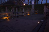 Loop- en fietsbrug in Woudrichem voorzien van sfeervolle oriëntatie verlichting